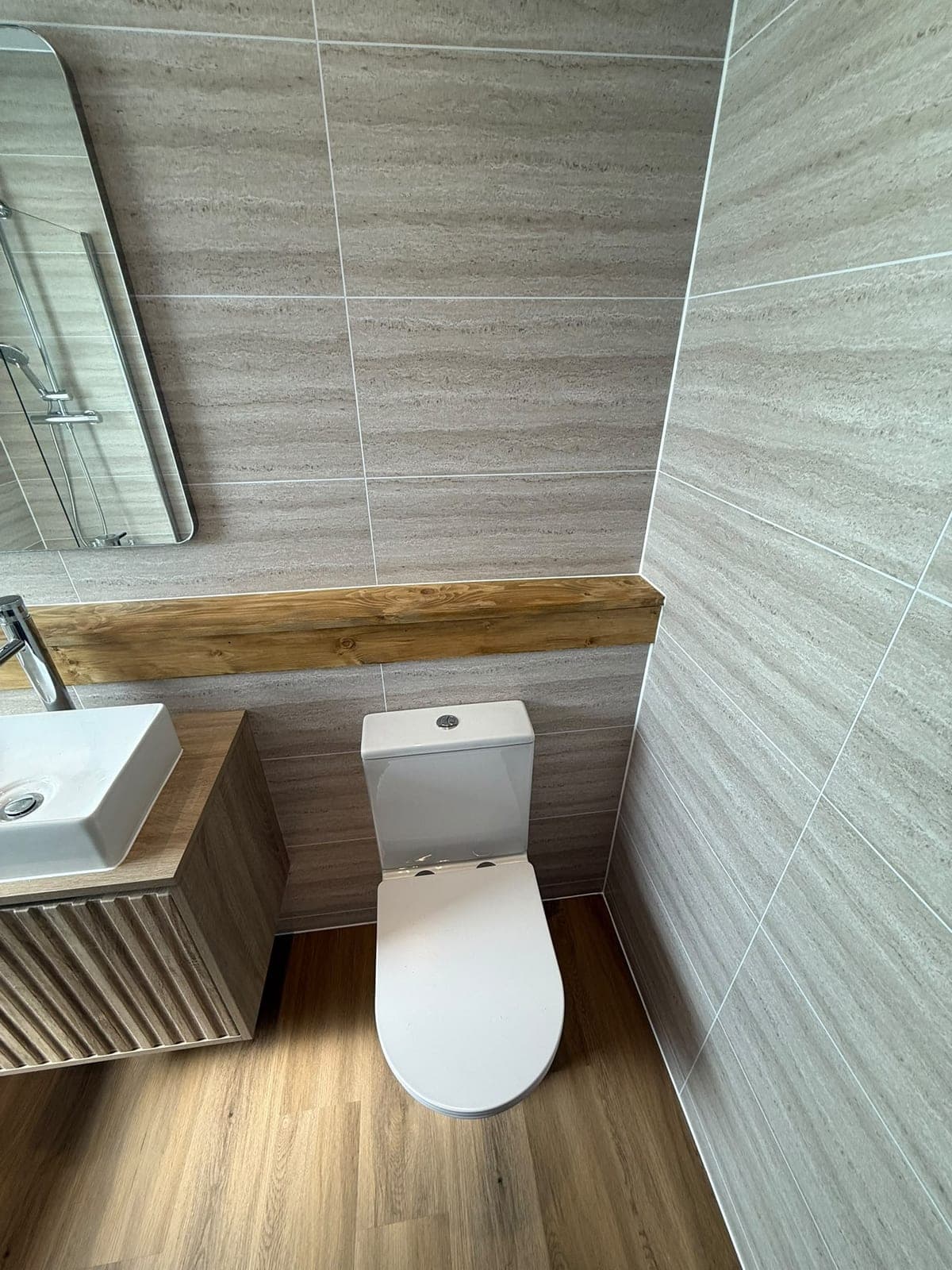 Close-coupled WC and wood-effect flooring in a Kirkcaldy bathroom